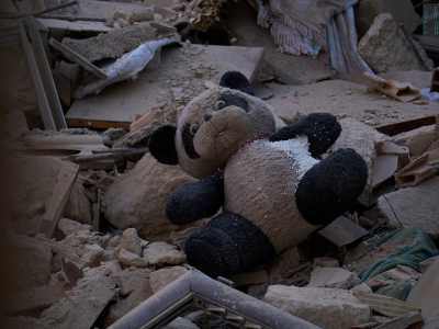 Palazzina crollata a Bari, si continua a scavare: le immagini
